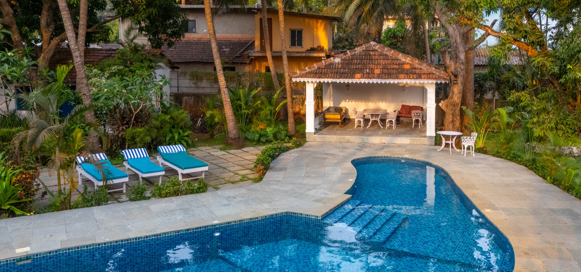 villa salmona swimming pool